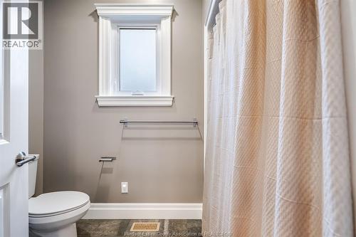 6 Two Creeks, Wheatley, ON - Indoor Photo Showing Bathroom