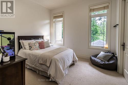 32 Gallagher Crescent, Springwater, ON - Indoor Photo Showing Bedroom