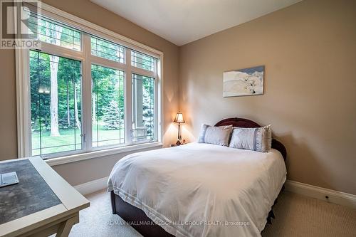 32 Gallagher Crescent, Springwater, ON - Indoor Photo Showing Bedroom