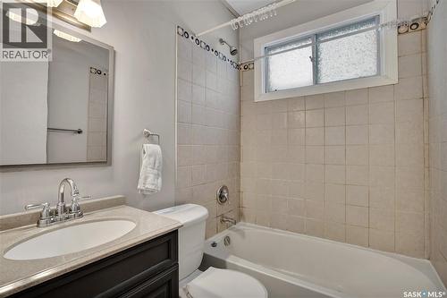 215 Isabella Street E, Saskatoon, SK - Indoor Photo Showing Bathroom