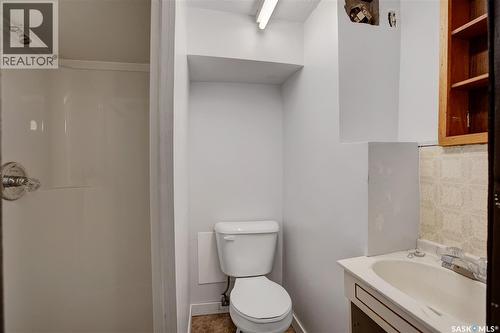 215 Isabella Street E, Saskatoon, SK - Indoor Photo Showing Bathroom