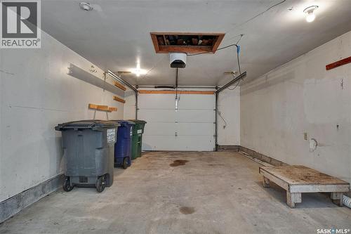 215 Isabella Street E, Saskatoon, SK - Indoor Photo Showing Garage