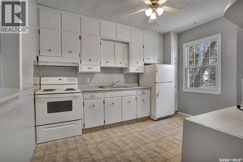 215 Isabella Street E, Saskatoon, SK - Indoor Photo Showing Kitchen With Double Sink