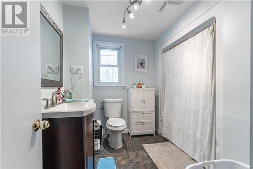 17 Macdonnell, Falconbridge, ON - Indoor Photo Showing Bathroom