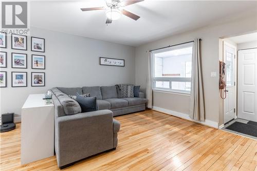 17 Macdonnell, Falconbridge, ON - Indoor Photo Showing Living Room