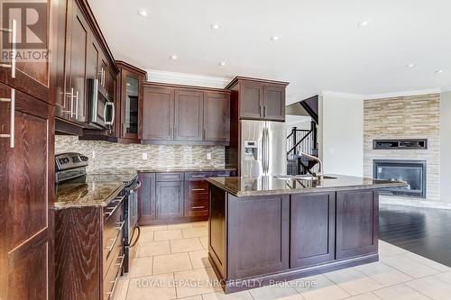 5784 Ironwood Street, Niagara Falls (Forestview), ON - Indoor Photo Showing Kitchen With Stainless Steel Kitchen With Upgraded Kitchen