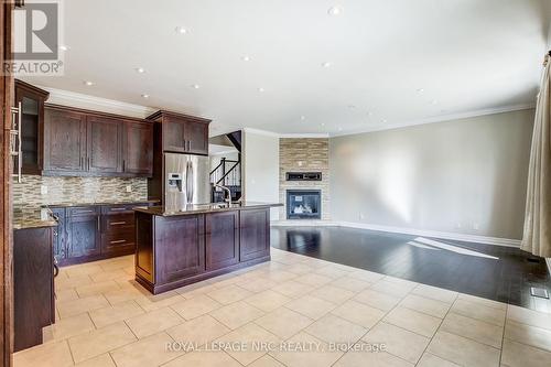 5784 Ironwood Street, Niagara Falls (Forestview), ON - Indoor Photo Showing Kitchen With Upgraded Kitchen