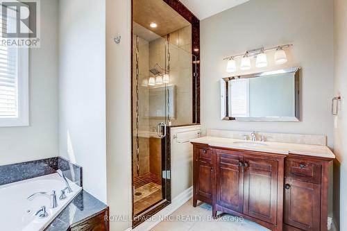 Ensuite bath - 5784 Ironwood Street, Niagara Falls (Forestview), ON - Indoor Photo Showing Bathroom