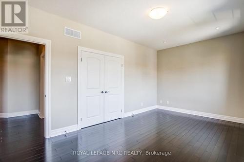 Large 2nd bedroom - 5784 Ironwood Street, Niagara Falls (Forestview), ON - Indoor Photo Showing Other Room
