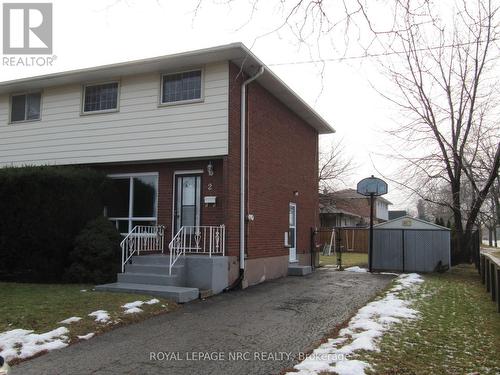 2 BLACK KNIGHT ROAD  St. Catharines (Lakeport), ON L2N 3C1