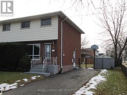 2 BLACK KNIGHT ROAD  St. Catharines (Lakeport), ON L2N 3C1