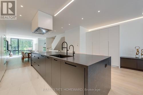 174 Kenilworth Avenue, Toronto, ON - Indoor Photo Showing Kitchen