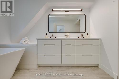 174 Kenilworth Avenue, Toronto, ON - Indoor Photo Showing Bathroom