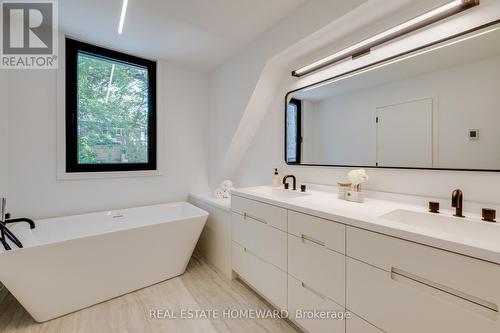 174 Kenilworth Avenue, Toronto, ON - Indoor Photo Showing Bathroom