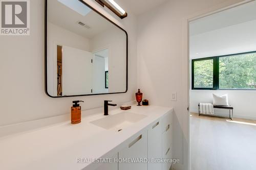 174 Kenilworth Avenue, Toronto, ON - Indoor Photo Showing Bedroom