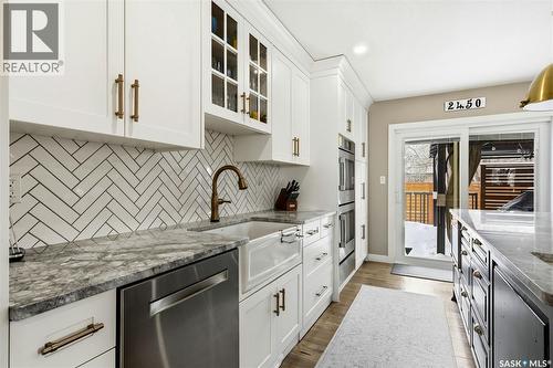 3203 Margaret Road, Regina, SK - Indoor Photo Showing Kitchen With Upgraded Kitchen