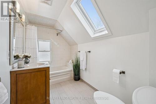 56 John Street W, Waterloo, ON - Indoor Photo Showing Bathroom