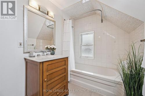 56 John Street W, Waterloo, ON - Indoor Photo Showing Bathroom