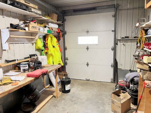 Expédition (porte/quai) - 3237 Ch. Des Coudriers, L'Isle-Aux-Coudres, QC - Indoor Photo Showing Garage