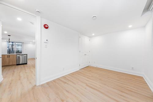 Bedroom - 2-4811 Av. Lacombe, Montréal (Côte-Des-Neiges/Notre-Dame-De-Grâce), QC - Indoor Photo Showing Other Room