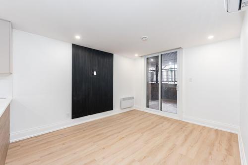 Living room - 2-4811 Av. Lacombe, Montréal (Côte-Des-Neiges/Notre-Dame-De-Grâce), QC - Indoor Photo Showing Other Room