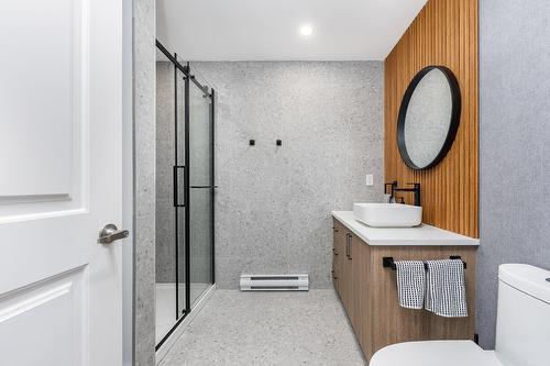 Bathroom - 2-4811 Av. Lacombe, Montréal (Côte-Des-Neiges/Notre-Dame-De-Grâce), QC - Indoor Photo Showing Bathroom