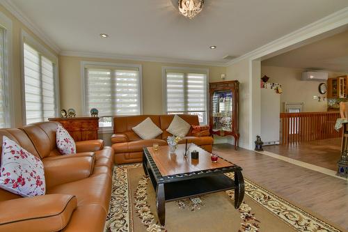 Living room - 5201 Rue Honoré-Beaugrand, Montréal (Mercier/Hochelaga-Maisonneuve), QC - Indoor Photo Showing Living Room