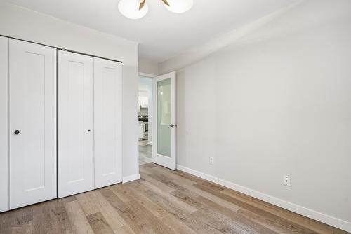 16-3413 Okanagan Avenue, Vernon, BC - Indoor Photo Showing Other Room