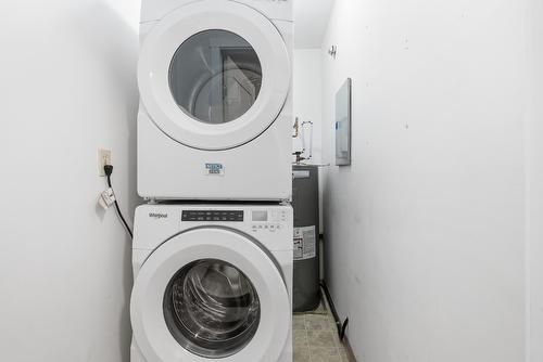 16-3413 Okanagan Avenue, Vernon, BC - Indoor Photo Showing Laundry Room