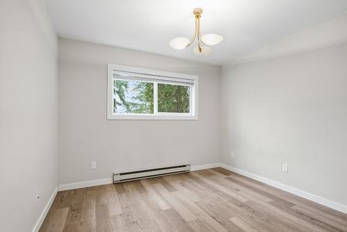 16-3413 Okanagan Avenue, Vernon, BC - Indoor Photo Showing Other Room