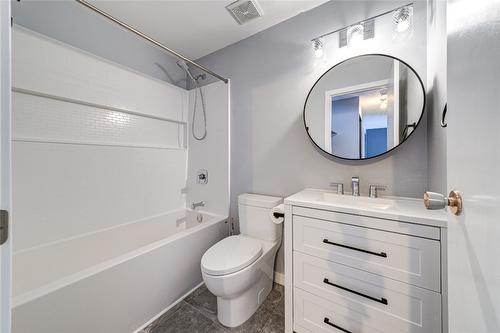 404 D-1286 Ponderosa Drive, Sparwood, BC - Indoor Photo Showing Bathroom