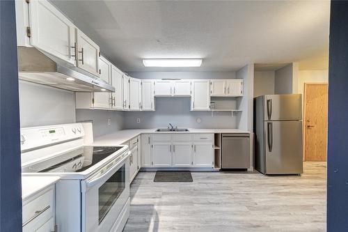 404 D-1286 Ponderosa Drive, Sparwood, BC - Indoor Photo Showing Kitchen With Double Sink