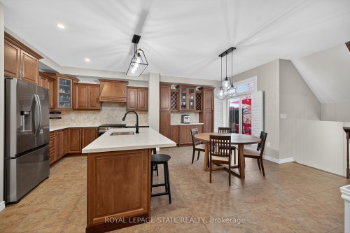 181 Springview Drive, Hamilton, ON - Indoor Photo Showing Kitchen
