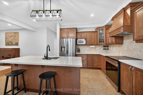 181 Springview Drive, Hamilton, ON - Indoor Photo Showing Kitchen With Upgraded Kitchen