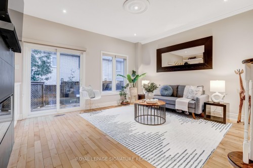 97 Harbourview Crescent, Toronto, ON - Indoor Photo Showing Living Room