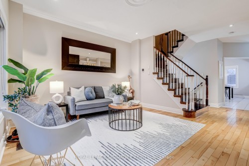 97 Harbourview Crescent, Toronto, ON - Indoor Photo Showing Living Room