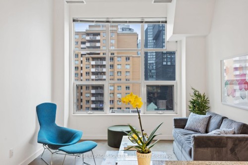 404-135 Dalhousie Street, Toronto, ON - Indoor Photo Showing Living Room