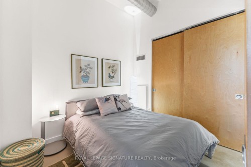 404-135 Dalhousie Street, Toronto, ON - Indoor Photo Showing Bedroom