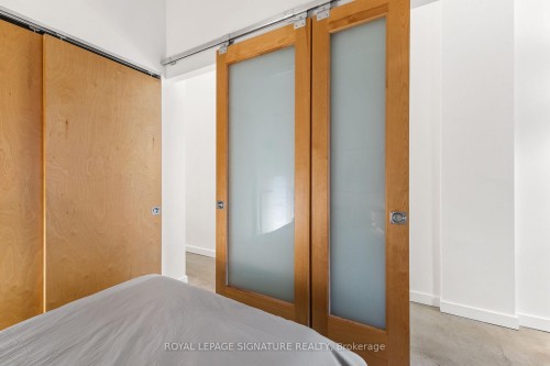 404-135 Dalhousie Street, Toronto, ON - Indoor Photo Showing Bedroom