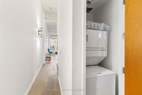 404-135 Dalhousie Street, Toronto, ON - Indoor Photo Showing Laundry Room