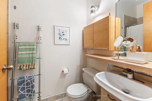 404-135 Dalhousie Street, Toronto, ON - Indoor Photo Showing Bathroom
