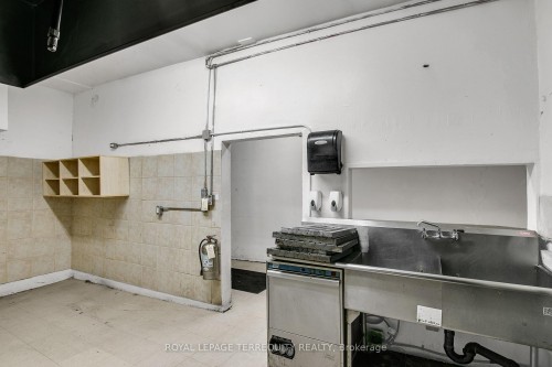 1680 St Clair Avenue W, Toronto, ON 