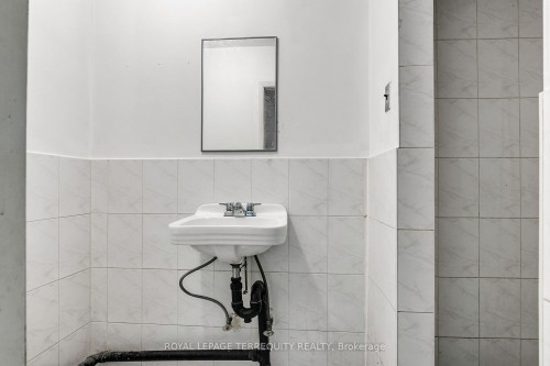 1680 St Clair Avenue W, Toronto, ON 