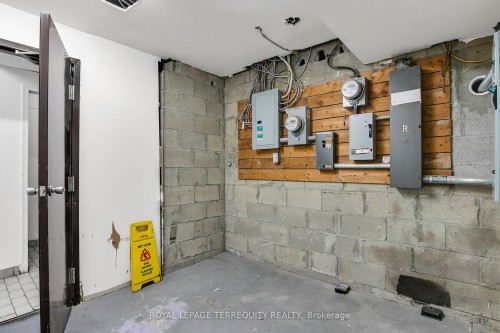 1680 St Clair Avenue W, Toronto, ON 