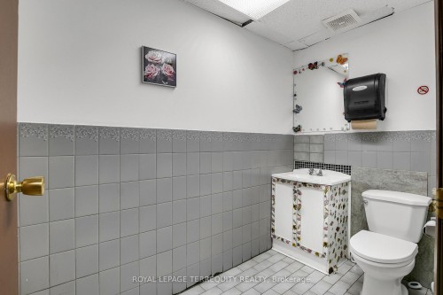 1680 St Clair Avenue W, Toronto, ON 