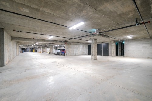 Garage - 102-2010 Rue De Chambly, Saint-Bruno-De-Montarville, QC - Indoor Photo Showing Garage