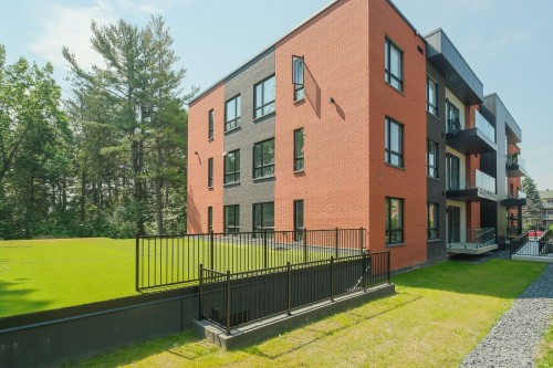 Back of Structure - 102-2010 Rue De Chambly, Saint-Bruno-De-Montarville, QC - Outdoor