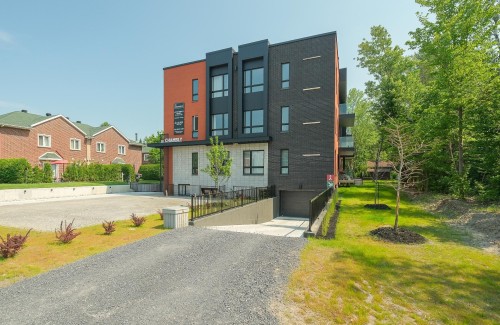 Back of Structure - 102-2010 Rue De Chambly, Saint-Bruno-De-Montarville, QC - Outdoor