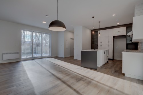 Dining Room - 102-2010 Rue De Chambly, Saint-Bruno-De-Montarville, QC - Indoor Photo Showing Kitchen