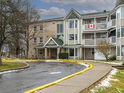 209 87 Kearney Lake Drive  Halifax, NS B3M 4H1